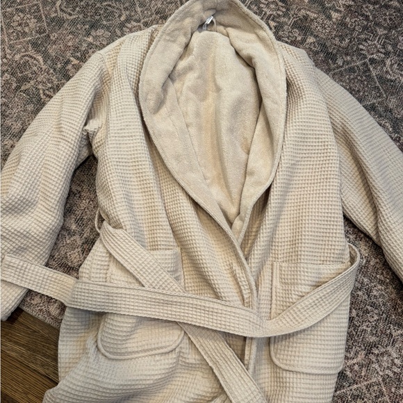 Pottery Barn Cream Textured robe - Picture 1 of 3